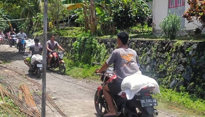 
Proyek Pembangunan Pustu di Pulau Kahakitang Jadi Berkah Bagi Ojek Lokal
