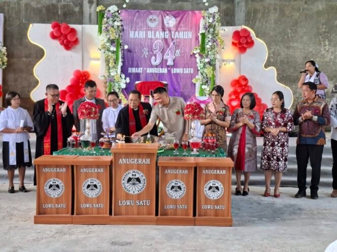 
Bupati Mittra Hadiri Peresmian Pastori GMIM Anugrah Lowu