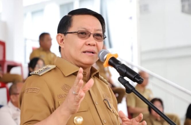 
Foto - Asisten I Pemda Sulut Plt Kadis Infokom Ststistik Persandian Dr Deny Mangala M.Si