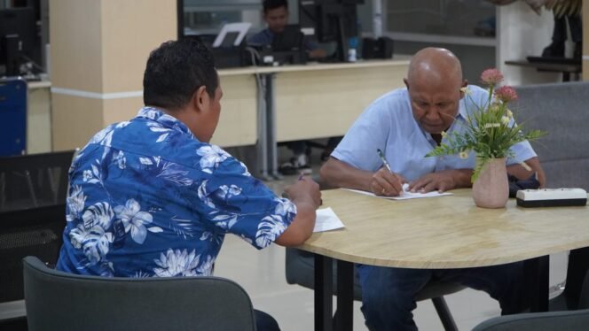
Setelah Banjir, Layanan Imigrasi Bitung Kembali Berjalan Normal 