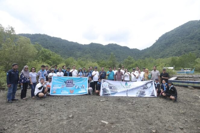 
Hijaukan Pesisir, Lestarikan Alam: Polnustar Gelar Aksi Penanaman Mangrove
