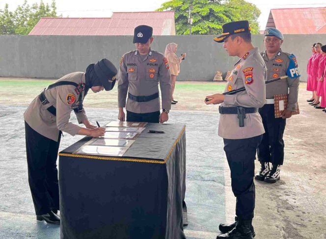 
Kapolres Bitung Lantik 3 Pejabat Utama