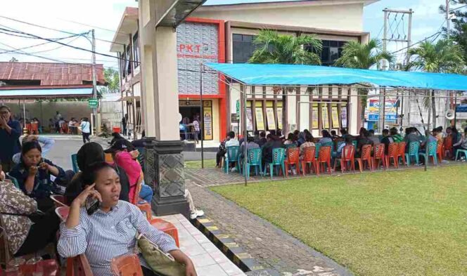 
Ramai Permohonan SKCK, Polres Bitung Buka Layanan Ekstra Hingga Minggu