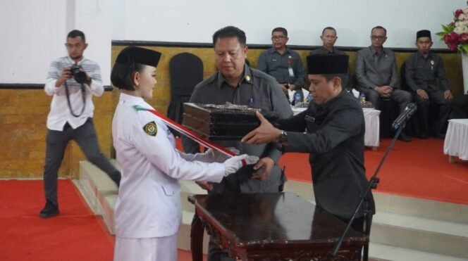 
Wali Kota Kotamobagu Pimpin Pemindahan Duplikat Bendera Merah Putih