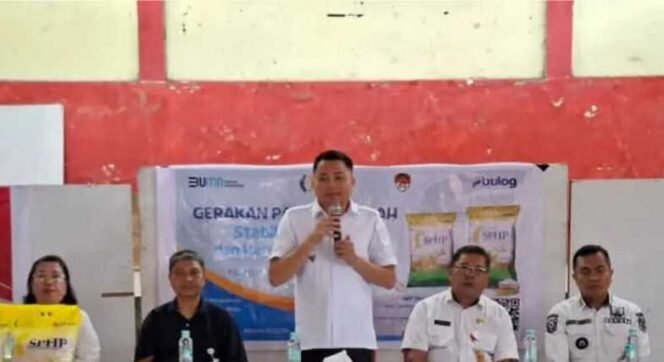 
Bupati RK Serahkan Simbolis Bantuan Beras dan Migor
