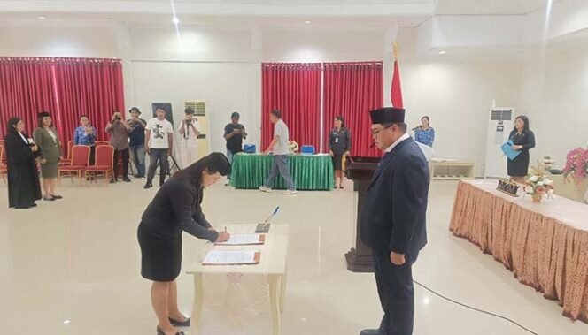 
Wabup Bulahari Lantik Sejumlah Pejabat Fungsional dan Pengawas di Lingkungan Pemkab Sangihe