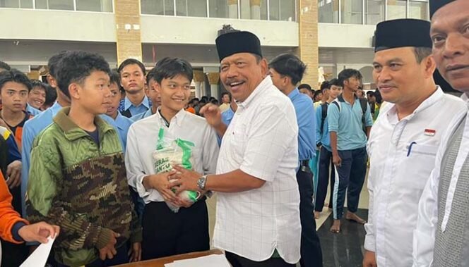 
Wagub Mian: Program Beras untuk Pelajar Bukti Kepedulian Pemerintah