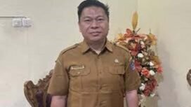 Foto - Kepsek SMA Negeri 7 Manado Dr Willem Rawung SSi.MM