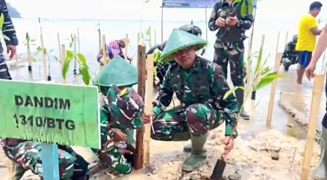 
Sambut HUT TNI ke-80, Kodim 1310 Bitung Lestarikan Ekosistem  Pesisir Pantai