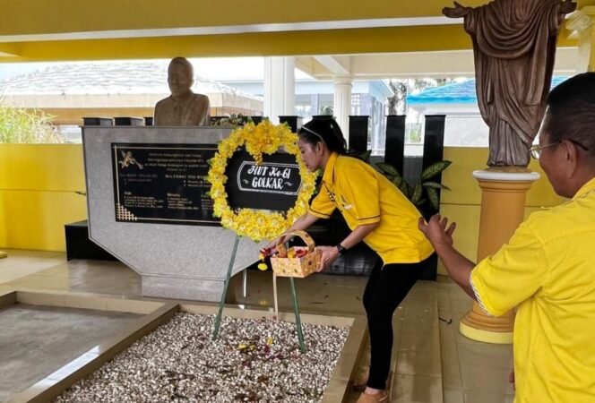 
Momentum HUT ke 61 Partai Golkar, Jajaran Pengurus DPD II Golkar Bitung Ziarah ke Makam