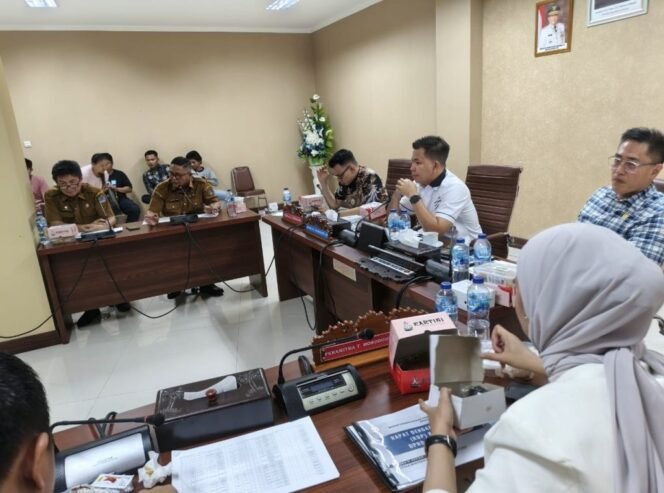 
RDP Komisi I DPRD Sulut, Mengevaluasi Program Kerja Mitra Kerja, Bappeda, BKAD, Disdukcapil, dan Sekretariat Dewan