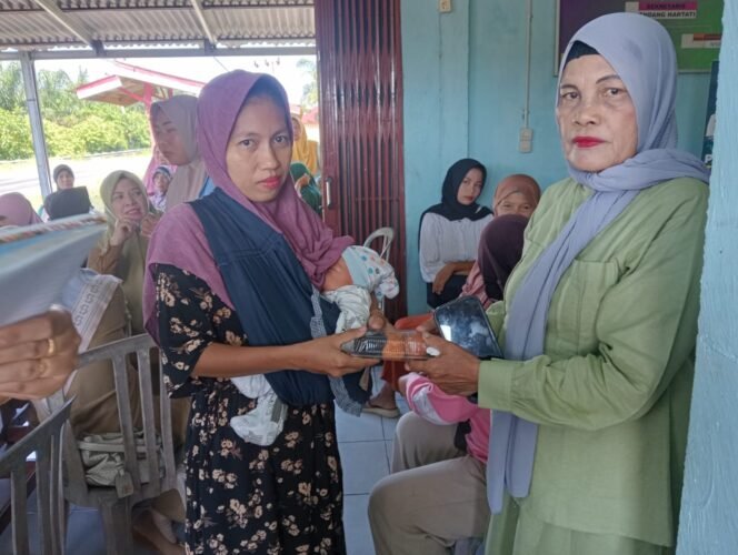 
Peduli Kesehatan Masyarakat Pemdes Padang Burnai Dukung Pemberian Makanan Tambahan Balita Dan Lansia