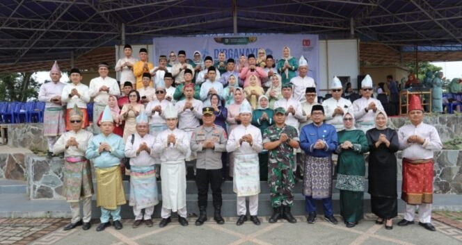 
Wali Kota Weny Gaib Hadiri Upacara Memperingati HUT ke-61 Sulut, Tekankan Toleransi Beragama