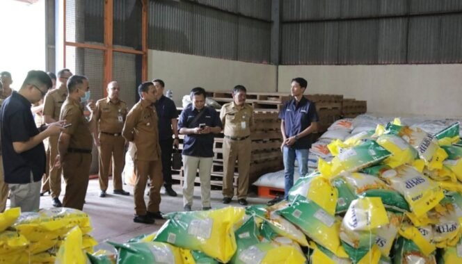 
Wali Kota Kotamobagu Tinjau Stok Beras di Bulog Bolmong