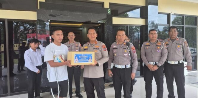 
Polres Kotamobagu Gelar Bakti Sosial Peringati HUT Lalu Lintas ke-70