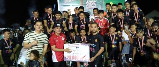 
Resmi Tutup Turnamen Sepak Bola Mopusi Cup 2025, Febrianto Tangahu Apresiasi Panitia Pelaksana