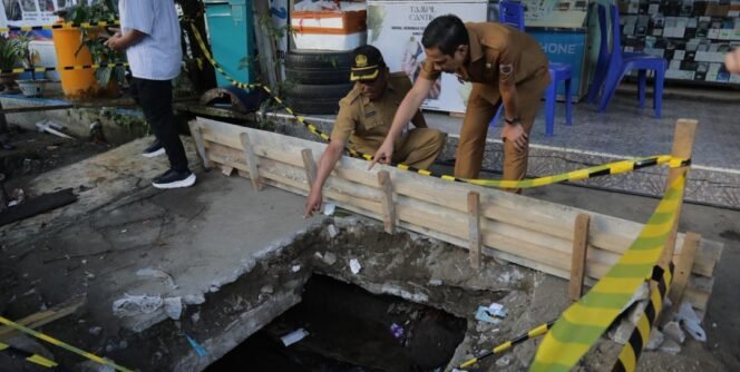 
Wali Kota Gerak Cepat Tanggapi Keluhan Warga Terkait Drainase Tersumbat Dijalan Kartini