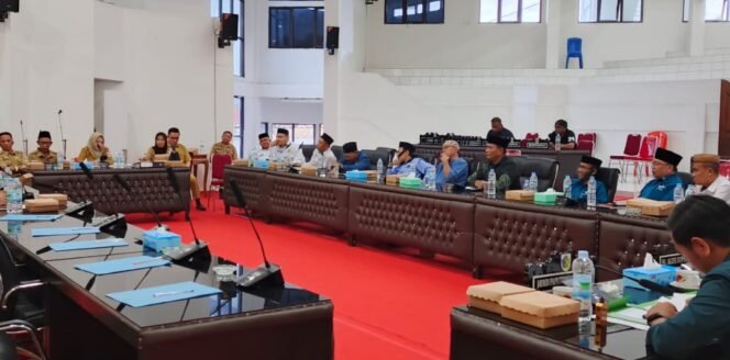 
DPRD Gelar RDP, Ketua PC NU Bacakan 6 Tuntutan Minta Jabatan Tiga Iman Dikembalikan