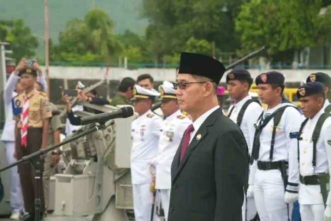 
Foto : Wali Kota Bitung, Hengky Honandar. Sumber fb