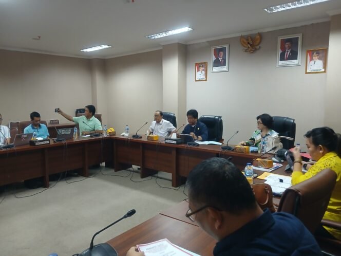 
Pansus Ranperda PBD Selesaikan Pembahasan, Fraksi – Fraksi Serahkan Pemandangan Umum,Tahapan Selanjutnya Dikonsultasikan Kementrian Dalam Negri