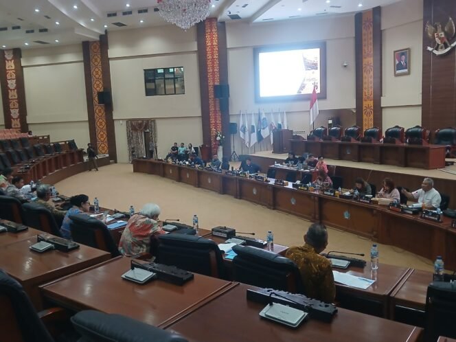 
Banggar DPRD Sulut Bahas KUA PPAS Hadirkan Jajaran Direksi dan Komisaris BSG