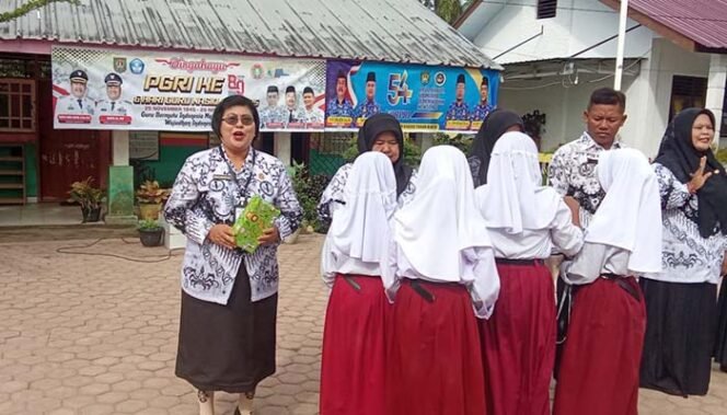
Hari Guru Diperingati di SD Tanah Rakyat Kabupaten Asahan Dengan Sangat Sederhana