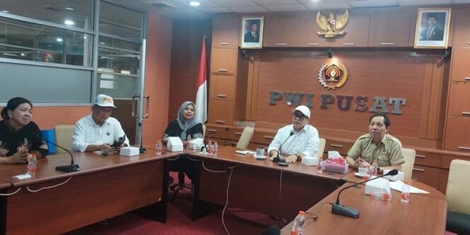 
Kick Off HPN Banten Panitia Bersama Kapolri dan Gubernur Sediakan Hadiah Motor