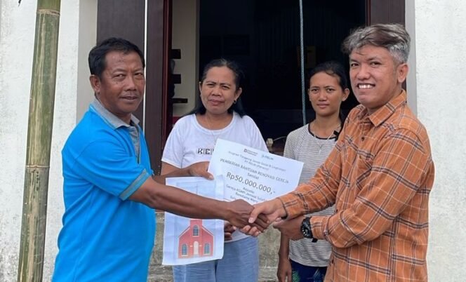 
Pelni Bitung Bantu Rehabilitasi Dua Bangunan Rumah Ibadah 