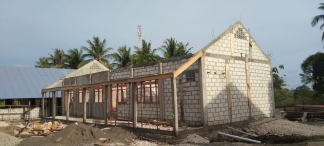 
Pembangunan Empat Ruang Kelas SMP Satap Batulai Terhambat, Dugaan Manipulasi Material Mencuat