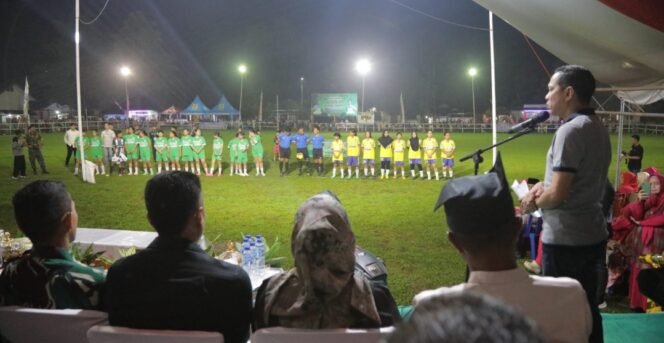 
Walikota Kotamobagu Weny Gaib Buka Turnamen Sepak Bola Putri di Motoboi Besar