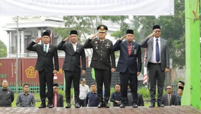 
Peringati Hari Pahlawan, Wali Kota Weny Gaib Pimpin Ziarah ke TMP Mongkonai