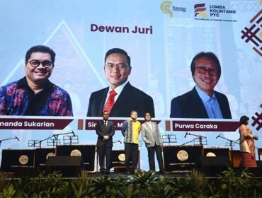 Foto : Dewan Juri dari kiri ke kanan, Ananda Sukarlan, Simon Aloysius Mantiri dan Purwa Caraka