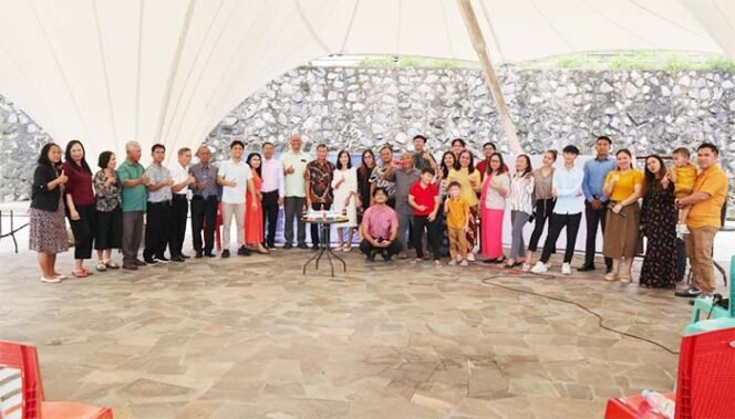 
Caption : Foto Bersama Usai Ibadah Perayaan Sabat