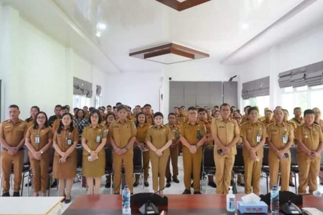 
dok; kominfo sitaro  Bupati Sitaro Chyntia Ingrid Kalangit berfoto bersama usai kegiatan evaluasi Rencana Kerja Pemerintah (RKP) Kampung Tahun 2026, 