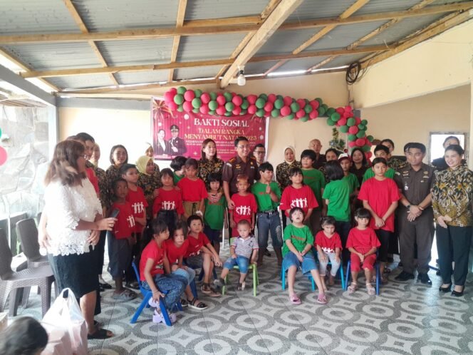 
Kejari Minsel Gelar Bakti Sosial Sambut Natal 2025 di Panti Asuhan Permuti