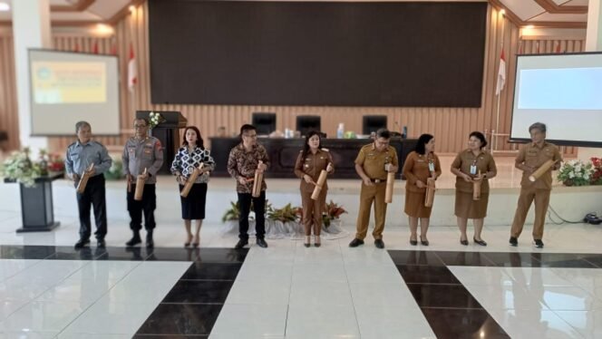 
Bupati Sitaro, Chyntia Ingrid kalangit saat melaunching program SIHERO dan Sekolah Lansia untuk Percepat Turunkan Stunting