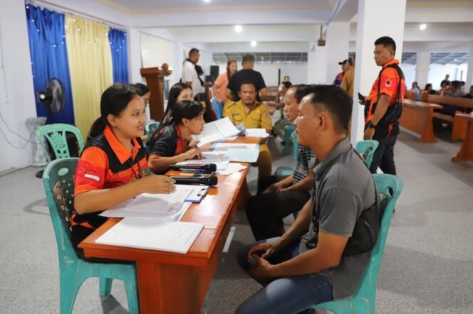 
penyaluran bantuan erupsi kepada warga tagulandang beberapa waktu lalu