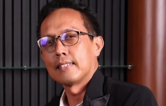 Dr Markus Wibowo (Wakil Dekan Fakultas Seni dan Ilmu Sosial Keagamaan.(1st) 