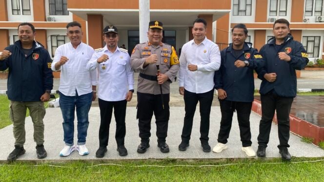 
Bupati Sirajudin Lasena dan Kapolres AKBP Juleigtin Siahaan bersama PJU Polres