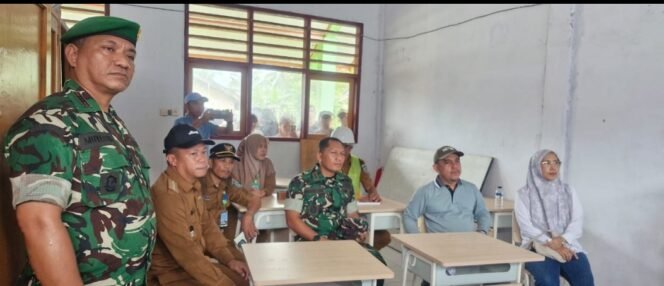 
Dandim 1303 Letkol Inf Manashe Tinjau Pembanguan Jalan Usaha Tani Desa Apado