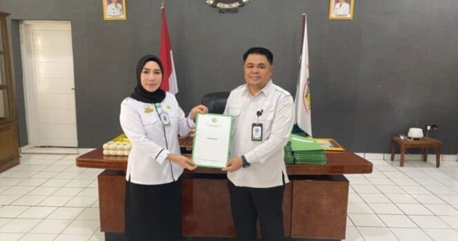 
Erna Makalunsenge Resmi Jabat Plt Kepala SDN 1 Kotamobagu