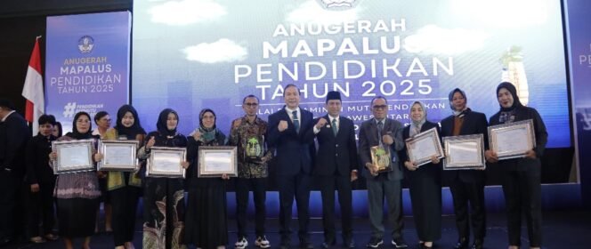 
Dikepemimpinan Wali Kota dr. Weny Gaib, Kotamobagu Raih 8 Penghargaan Dalam Anugrah Mapalus Pendidikan 2025