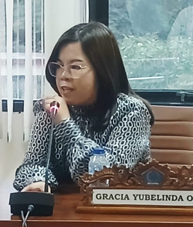 
Legislator Gracia Oroh ,Suarahkan Pembangunan Jalan Tara-tara, dan Tanawangko Segera Diperbaiki.