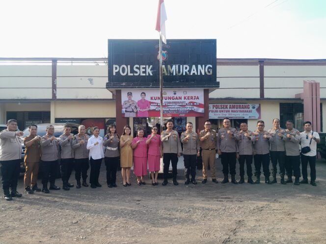 
Kapolres Minsel Gelar Tatap Muka Bersama Anggota Polsek Amurang 