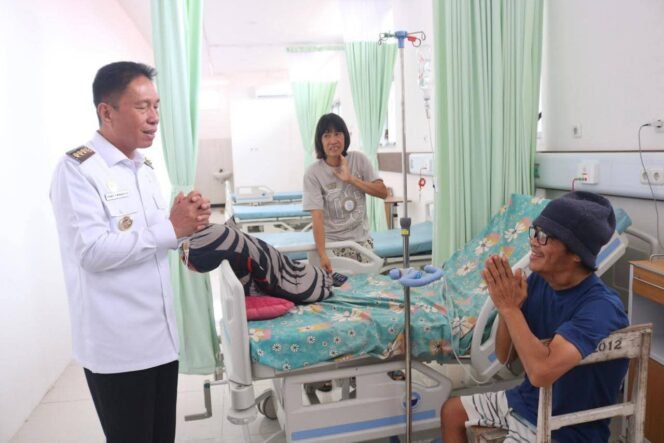 
Bupati Franky Wongkar Tinjau Langsung Pelayanan dan Temui Pasien di RSUD Amurang 