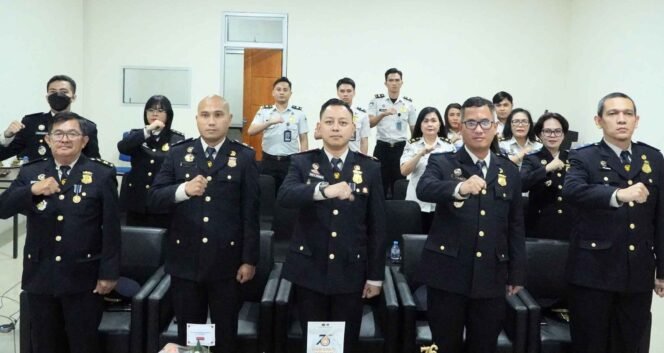 
Peringati Hari Bakti Imigrasi ke-76, Imigrasi Bitung Gelar Syukuran, Dorong Zona Integritas 