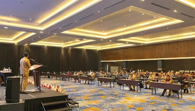 
Sekot Edwin Roring Mewakili Walikota Tomohon Membuka Kegiatan Finalisasi Laporan Barang Milik Daerah Unaudited Tahun Anggaran 2025