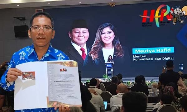 Foto : Sekretaris PWI Sulut Dr.Merson Simbolon, A.Md, SE.,MBA,M.Si menerima Press Card Number One (PCNO) pada peringatan HPN 2026 di Banten, Senin (9/2).