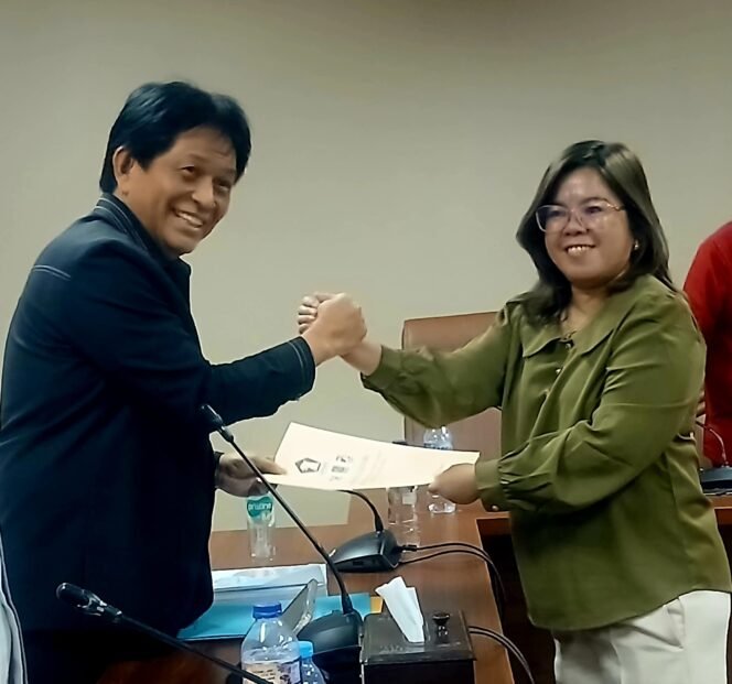 
Serahkan Dokumen Pemandangan Akhir Fraksi Gerindra, Grcia Oroh : Perda RT/RW “Buku Suci” Pembangunan Sulut