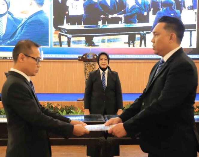 
James Kaihatu Serahkan Tongkat Kepemimpinan Bapelkum Bitung kepada Sudarsono